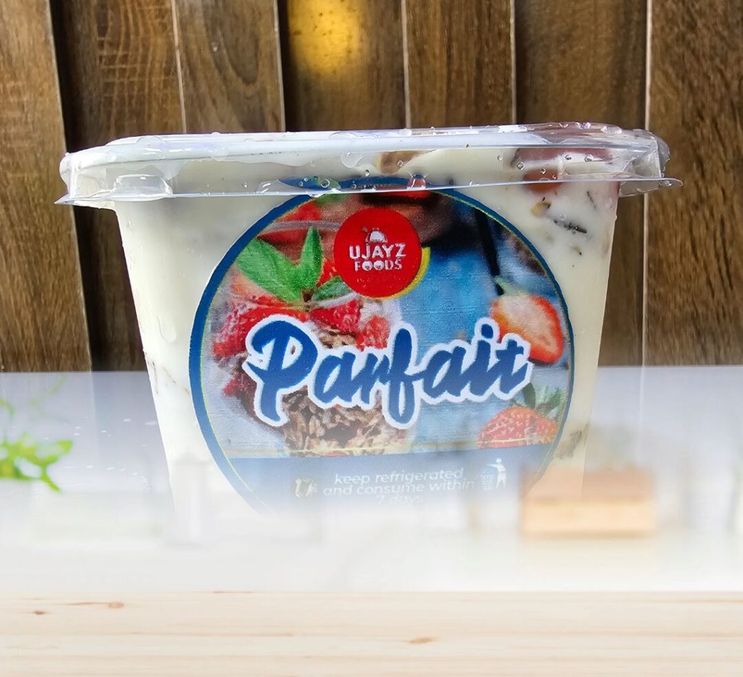 500ml parfait cup from Ujayzfood with layered yogurt, fruits, and granola