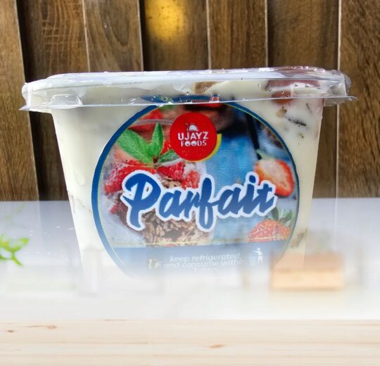 500ml parfait cup from Ujayzfood with layered yogurt, fruits, and granola