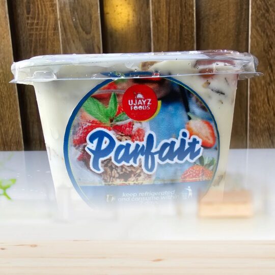 500ml parfait cup from Ujayzfood with layered yogurt, fruits, and granola